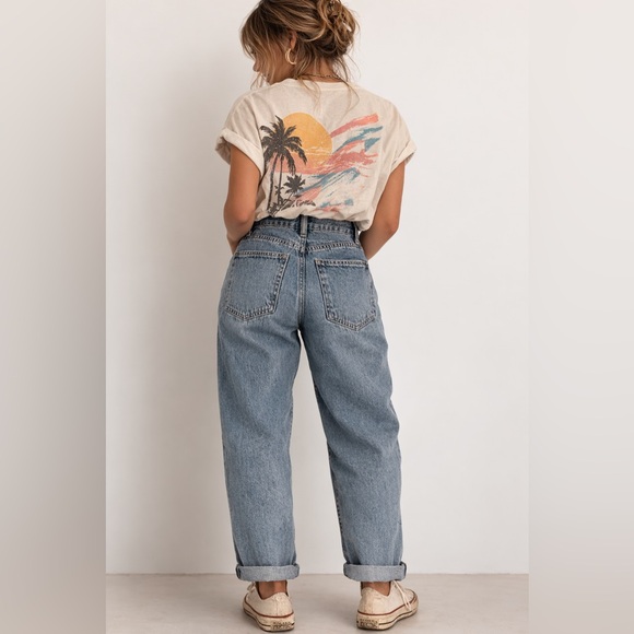 Denim - Classic High-Waist Relaxed Straight Jeans - Light Blue